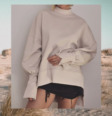 SAND TURTLENECK