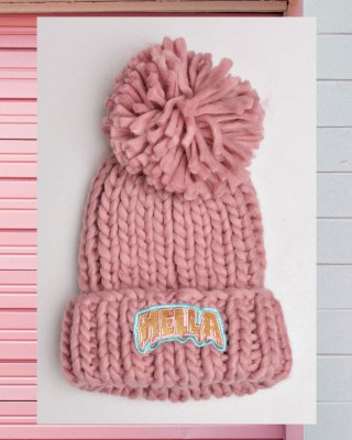 HELLA POMPON DUSKY PINK BEANIE